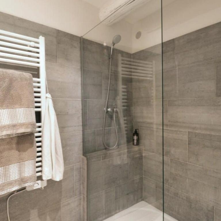 Heated Pool Apartment in Uzes - Appartement 3 Chambres - 24