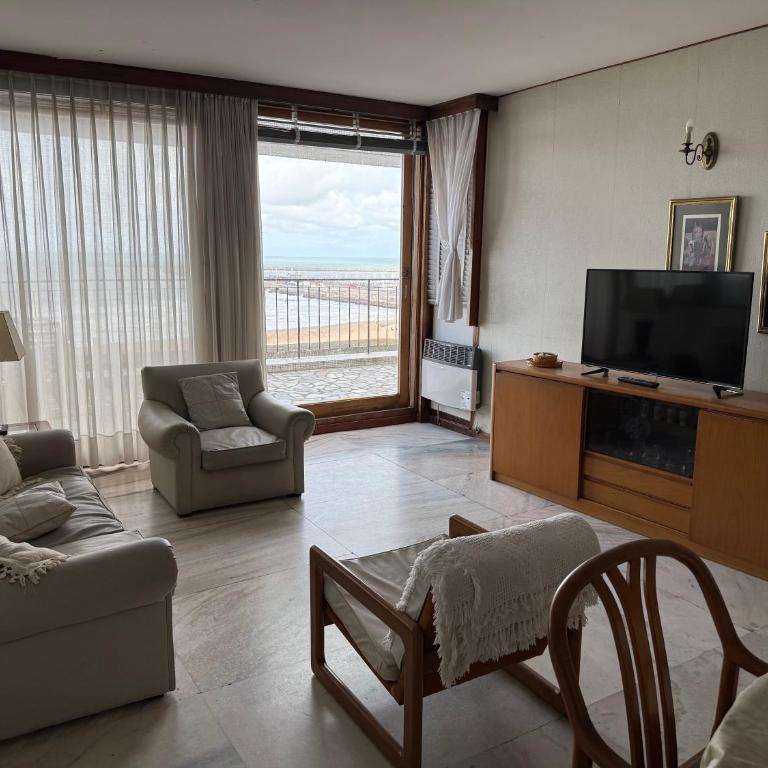 Depto con Amplia Terraza frente a Playa Grande en Edificio Premiado - Apartamento de 3 dormitorios con vistas al mar - 19