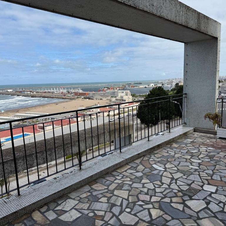 Depto con Amplia Terraza frente a Playa Grande en Edificio Premiado - Apartamento de 3 dormitorios con vistas al mar - 10