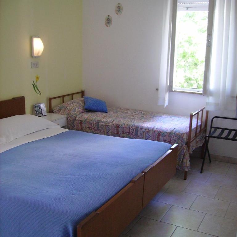 Albergo Maria Gabriella - Camera Tripla con Balcone - 7