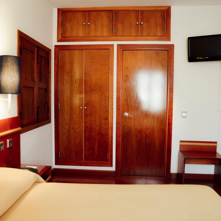 Hotel Santa Isabel - Habitación Doble con vistas a la catedral - 2 camas - 4