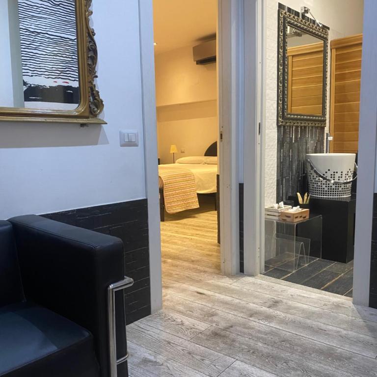 Two Chic Guesthouse - Camera Tripla Deluxe - 1