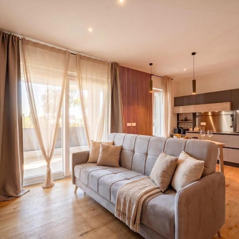 Flaviro-Large Modern Accommodation with Parking - Appartamento - 1