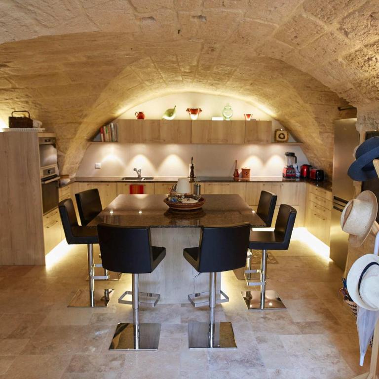 Historic Uzes Townhouse Balcony and Terrace - Casa Vacanze - 2