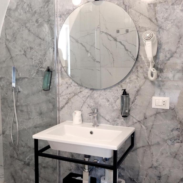 Hotel Stabia - Chambre Simple avec Vue Intérieure - 2