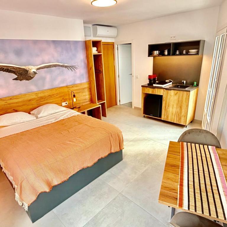 Casares Plaza Guest House City Center - Habitación Doble con balcón - 7
