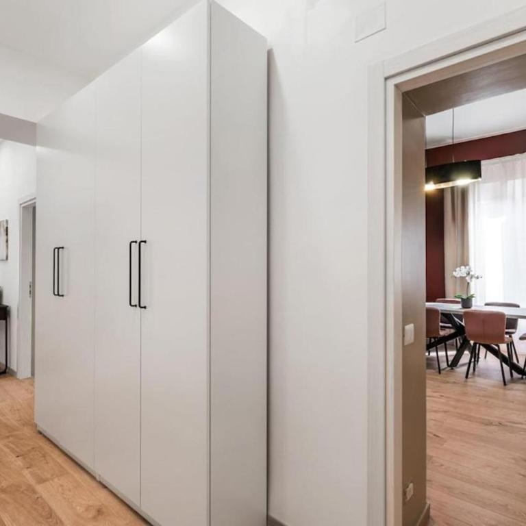 4 Bedrooms Luxury Jacuzzi - 10 min Metro to Colosseum - Apartment - 19