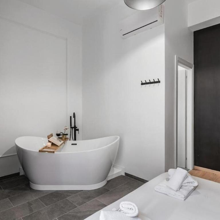 4 Bedrooms Luxury Jacuzzi - 10 min Metro to Colosseum - Apartment - 22