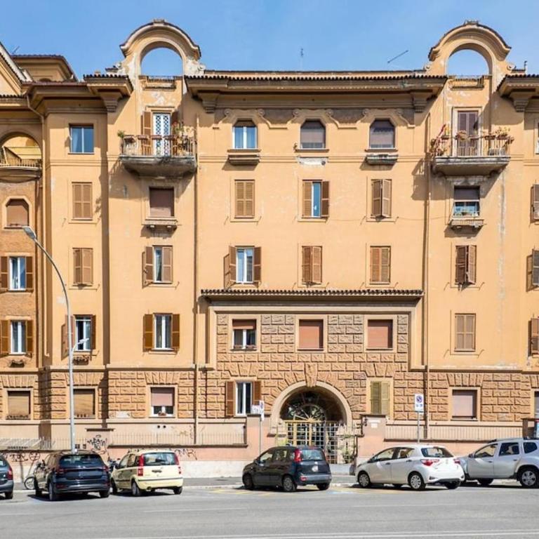 4 Bedrooms Luxury Jacuzzi - 10 min Metro to Colosseum - Apartment - 37
