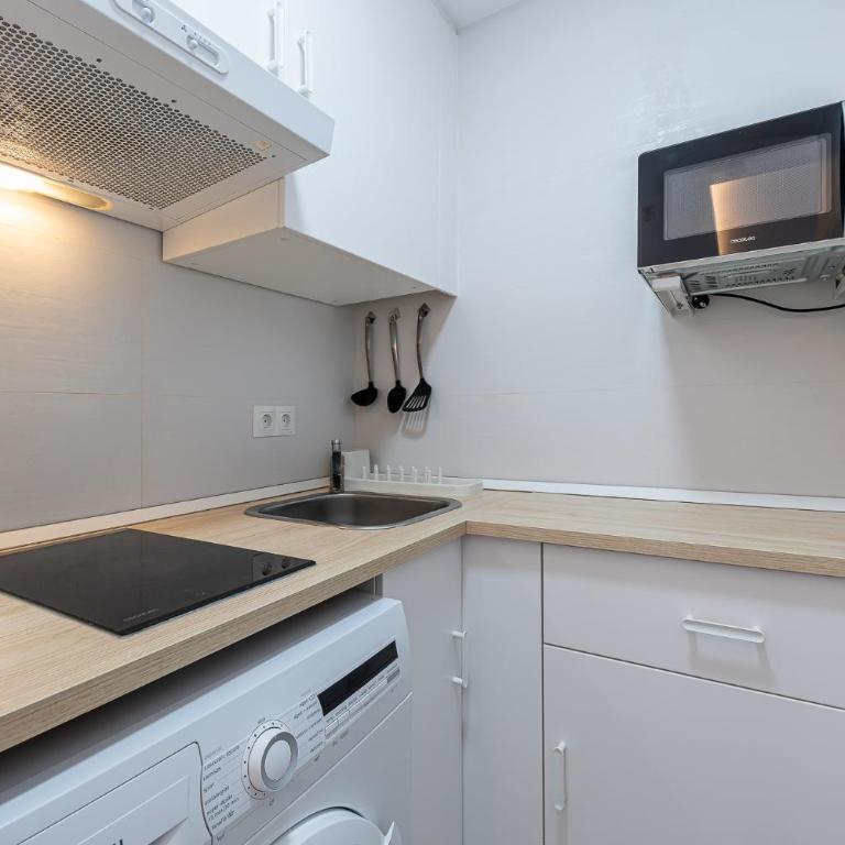 797 HOLIDAY RENTALS - Amplio piso cerca del mar en Naciones - Two-Bedroom Apartment - 17