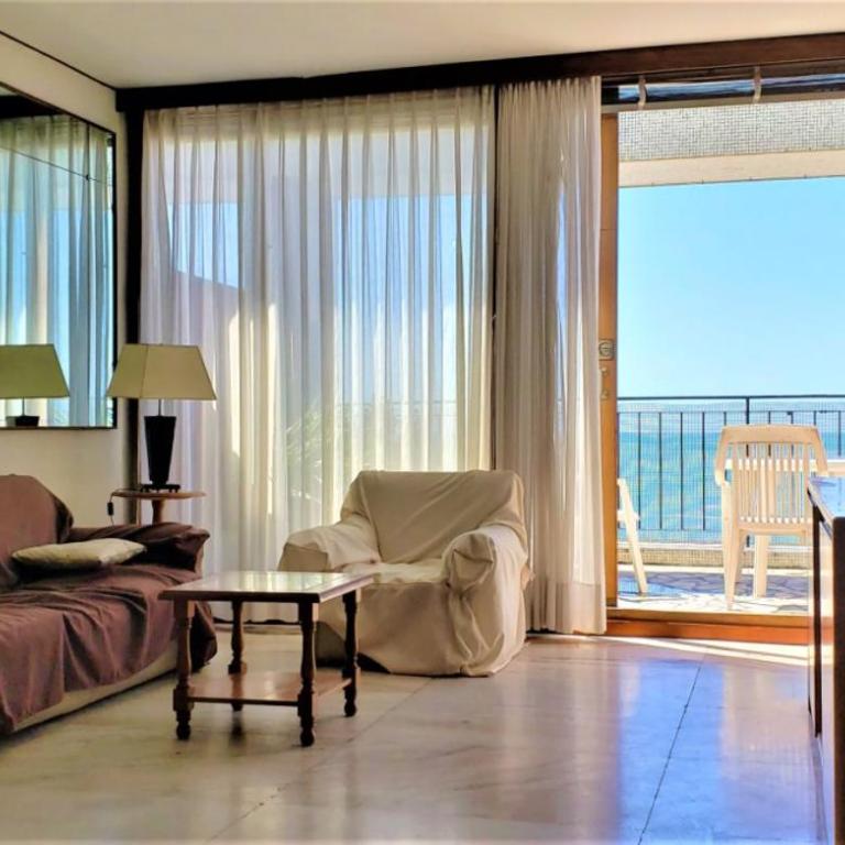 Depto con Amplia Terraza frente a Playa Grande en Edificio Premiado - Apartamento de 3 dormitorios con vistas al mar - 2