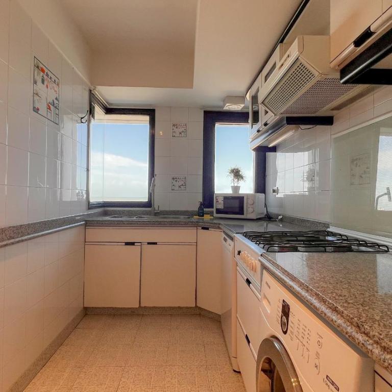 Depto con vista al mar en La Perla y cochera - Apartamento con vistas al mar - 13