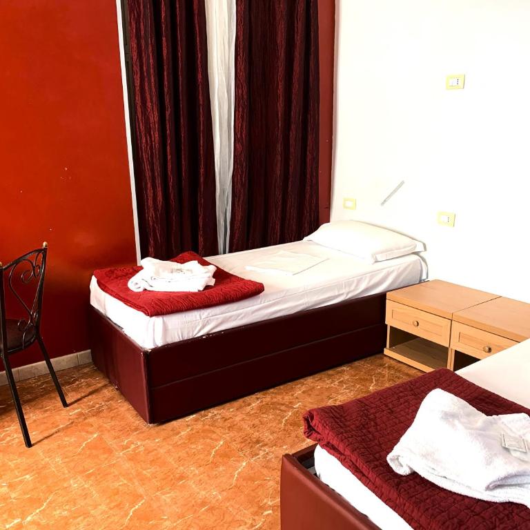 Legend R.G. - Posto Letto in Dormitorio con 4 Letti - 6