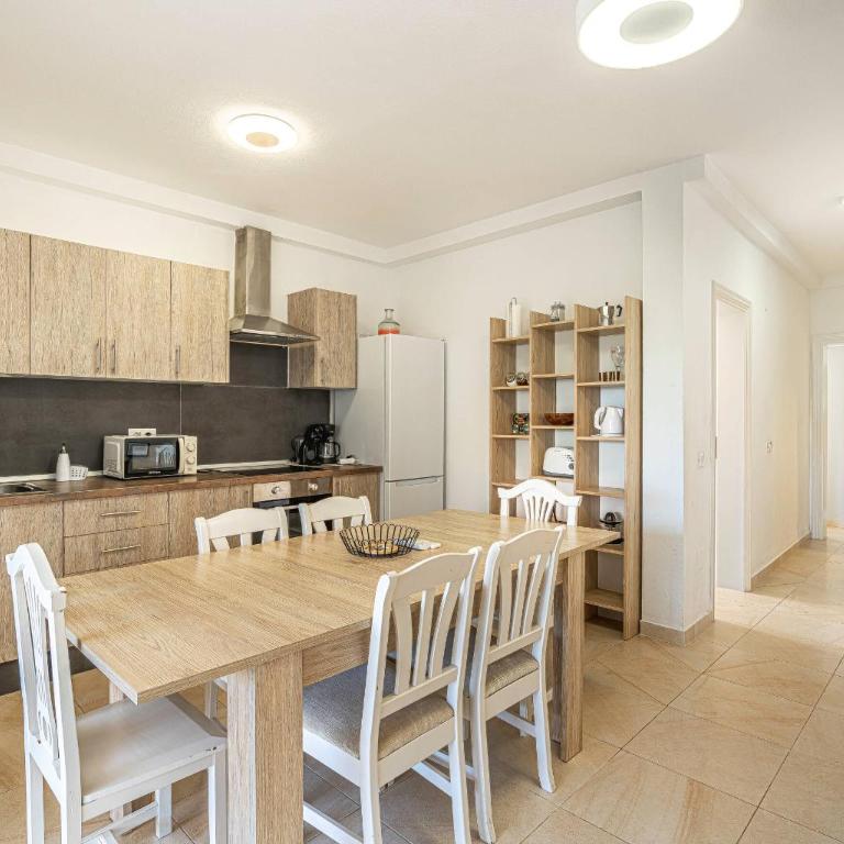 As de Casas - Apartamento en Urbanización Villas Playa - Three-Bedroom Apartment - 9