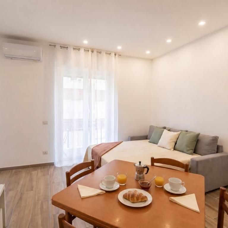 Elegant & Quiet Chic Home - Near Station, Balcony - One-Bedroom Apartment - 3