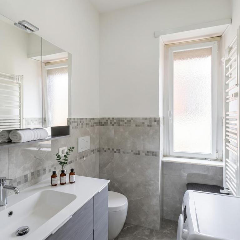 Elegant & Quiet Chic Home - Near Station, Balcony - One-Bedroom Apartment - 10