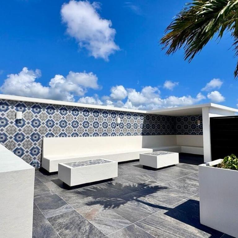 Secure vibrant modern condo sleeps 5 elevator 2 br 3ba walk to shops restaurants - Appartement 2 Chambres - 4