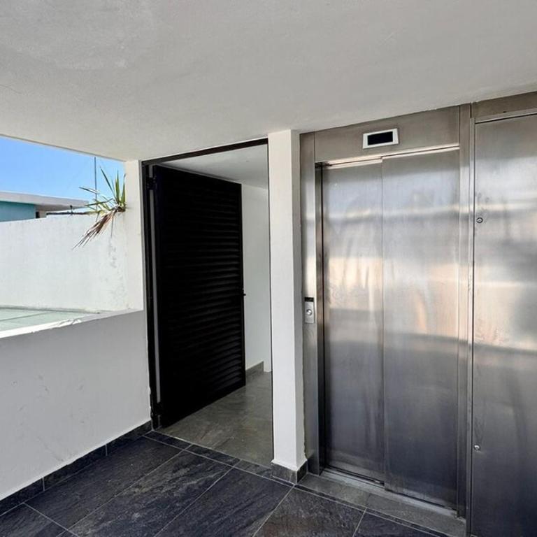 Secure vibrant modern condo sleeps 5 elevator 2 br 3ba walk to shops restaurants - Appartement 2 Chambres - 10