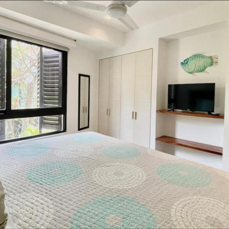 Secure vibrant modern condo sleeps 5 elevator 2 br 3ba walk to shops restaurants - Appartement 2 Chambres - 12