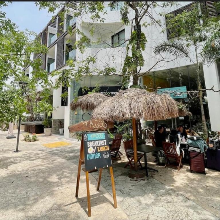 Secure vibrant modern condo sleeps 5 elevator 2 br 3ba walk to shops restaurants - Appartement 2 Chambres - 24