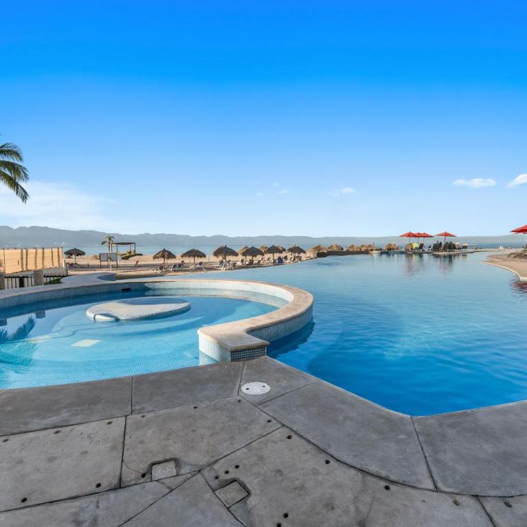 Luxurious Oceanfront Apartment 4 Bedrooms & Amenities - Apartamento Deluxe de 4 dormitorios - 5