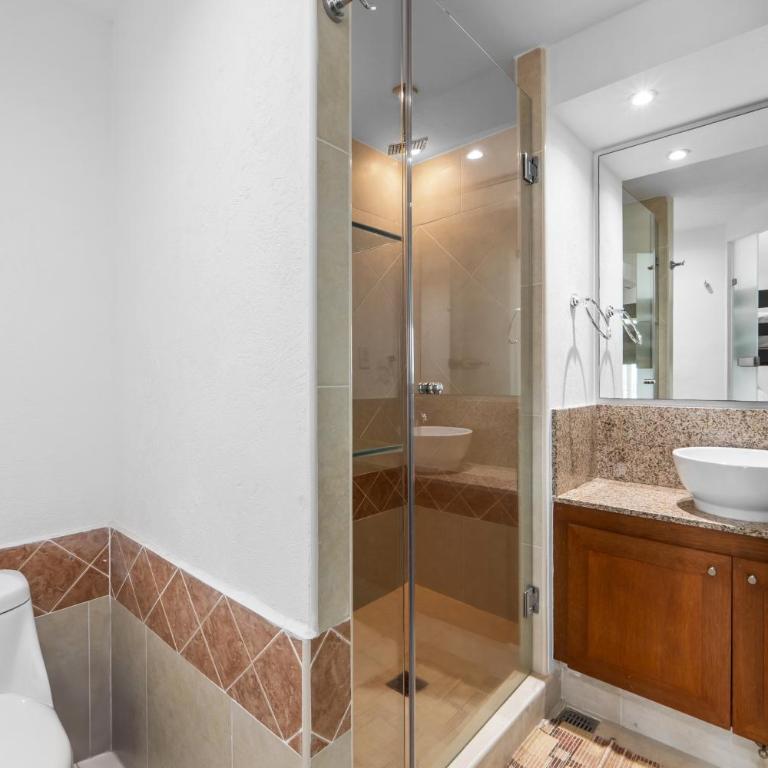 Luxurious Oceanfront Apartment 4 Bedrooms & Amenities - Apartamento Deluxe de 4 dormitorios - 36