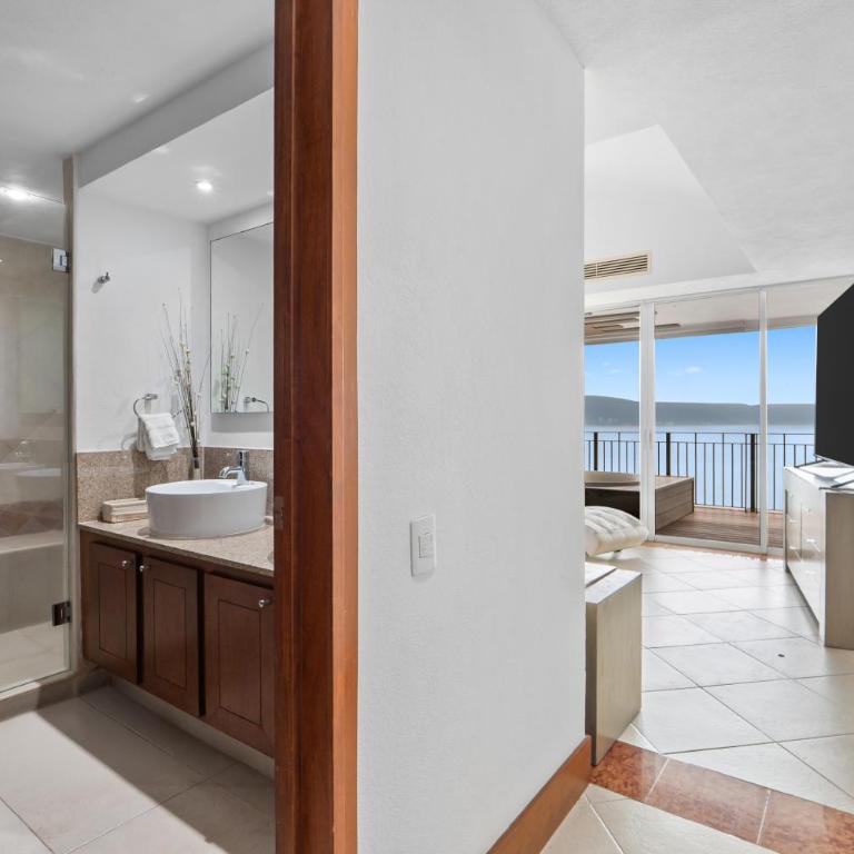 Luxurious Oceanfront Apartment 4 Bedrooms & Amenities - Apartamento Deluxe de 4 dormitorios - 50