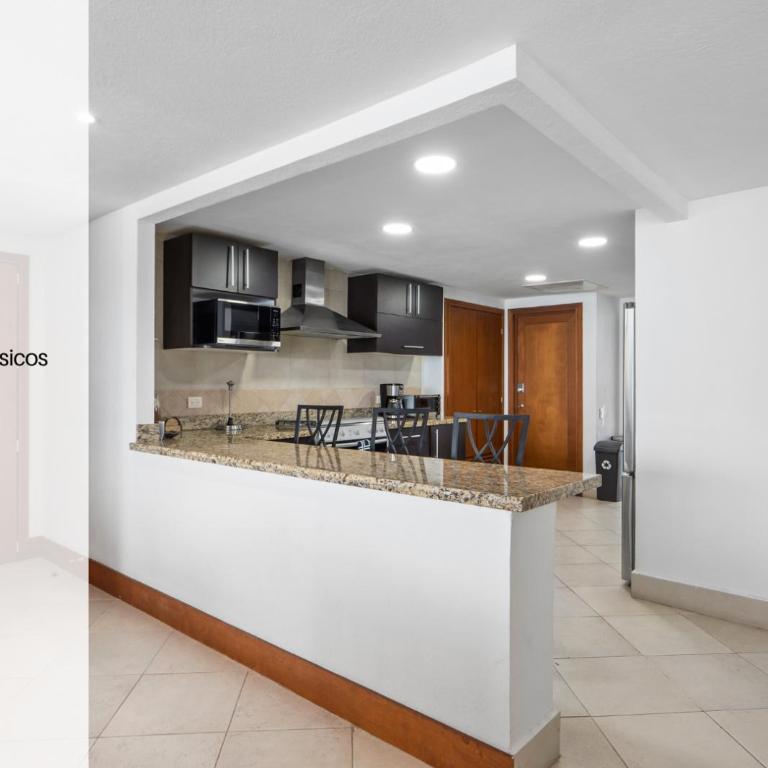 Luxurious Oceanfront Apartment 4 Bedrooms & Amenities - Apartamento Deluxe de 4 dormitorios - 59