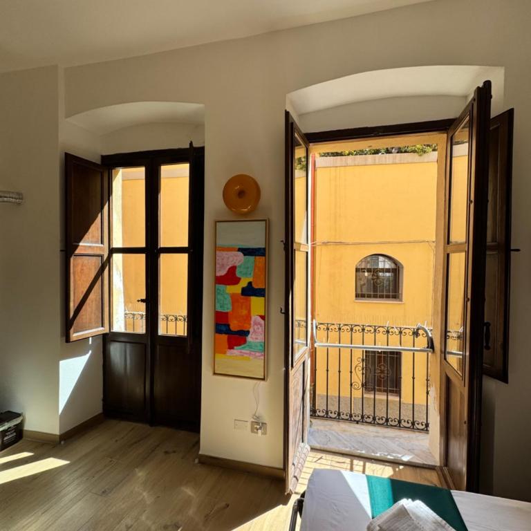 Rosalino Home - Studio with Balcony - 18