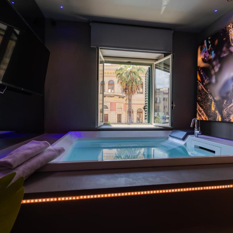 Maximum Suite & Spa - Junior Suite with Private Pool - 5