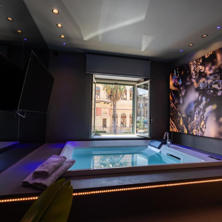 Maximum Suite & Spa - Junior Suite with Private Pool - 6