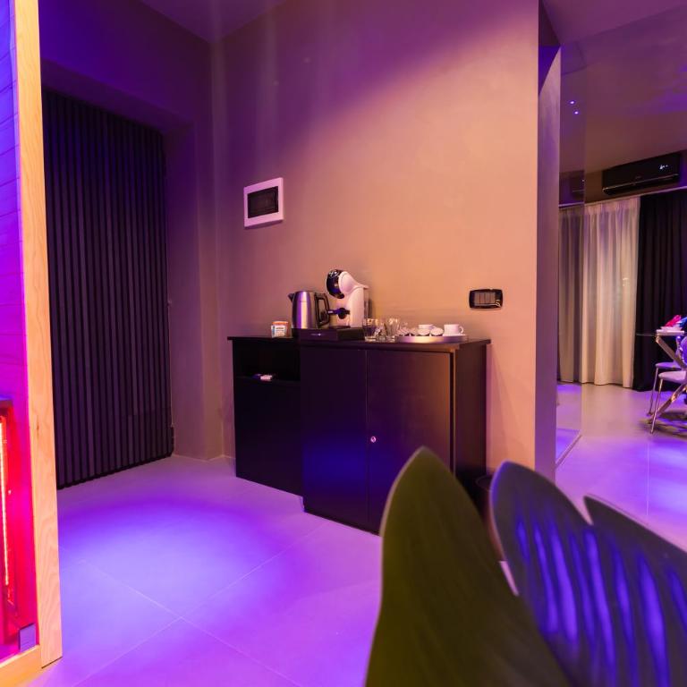 Maximum Suite & Spa - Junior Suite with Private Pool - 13