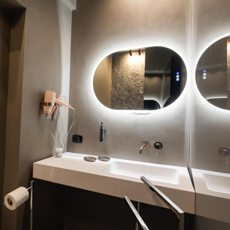 Maximum Suite & Spa - Junior Suite with Private Pool - 16