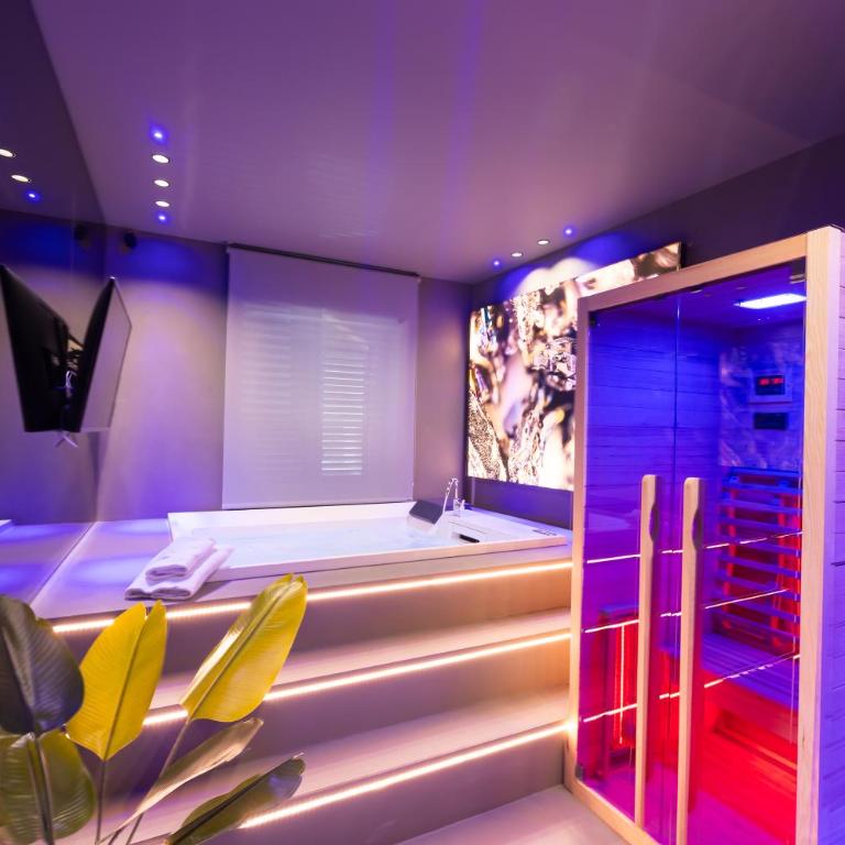 Maximum Suite & Spa - Junior Suite with Private Pool - 1