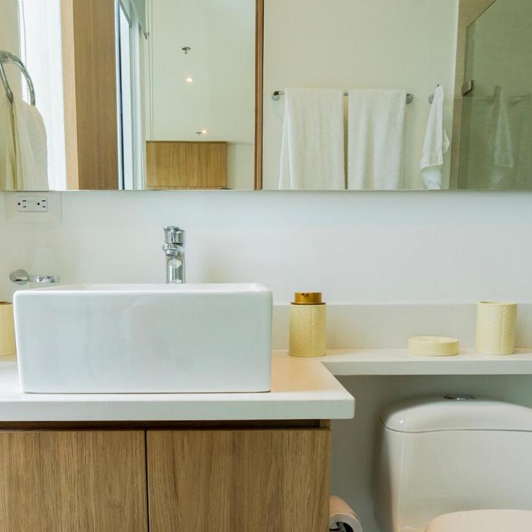 Modern High Rise Studio Steps to Beach & Marina - Apartamento de 1 dormitorio - 12