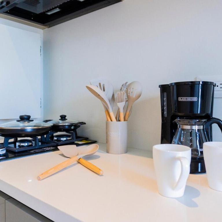 Modern High Rise Studio Steps to Beach & Marina - Apartamento de 1 dormitorio - 13