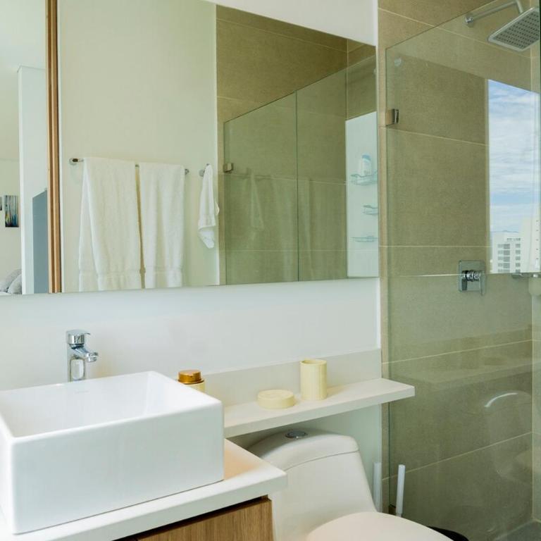 Modern High Rise Studio Steps to Beach & Marina - Apartamento de 1 dormitorio - 14