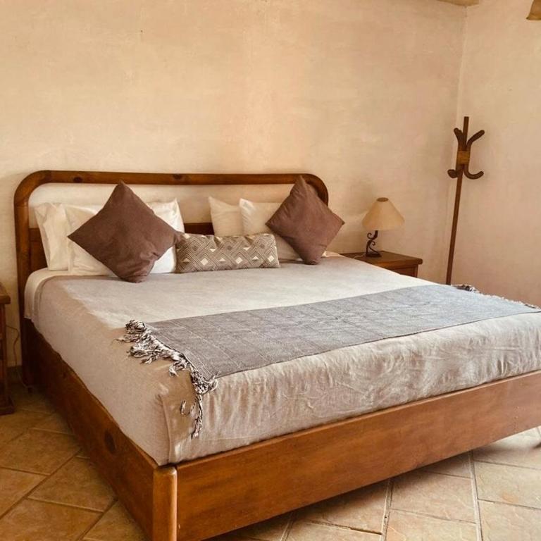 Casa Rústica en el Centro de Valle de Bravo - Casa de 3 dormitorios - 2