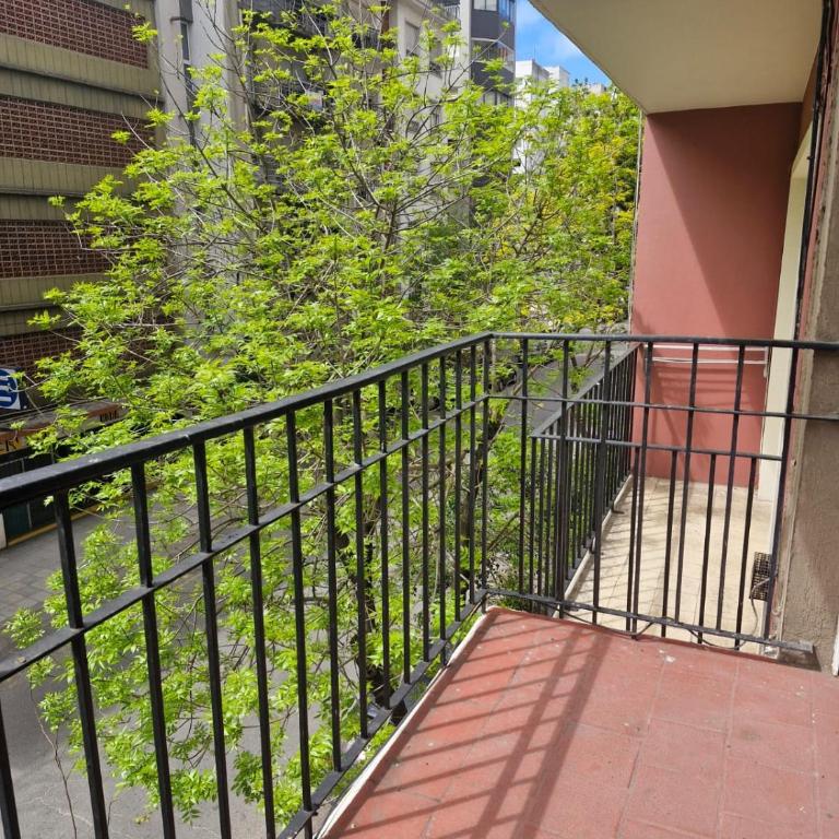 Departamento en el centro con balcón - Apartamento de 1 dormitorio - 2