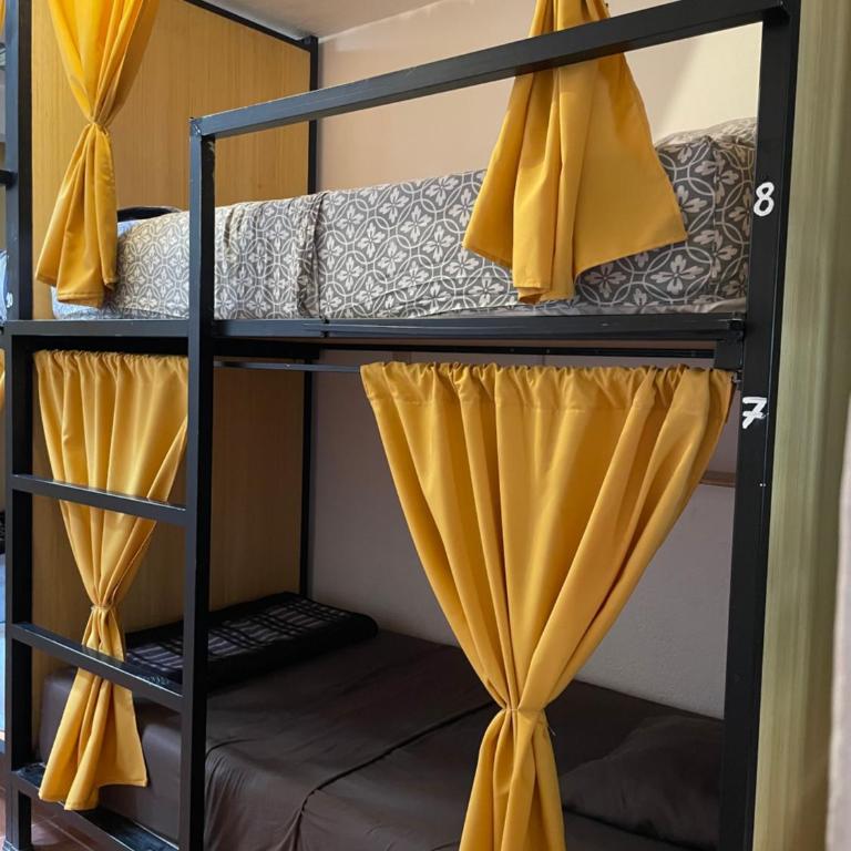 Hostal La Isla - Cama en habitación compartida mixta de 4 camas - 2