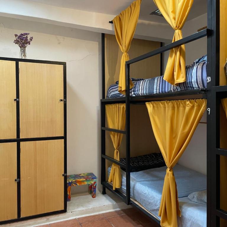 Hostal La Isla - Cama en habitación compartida mixta de 4 camas - 4
