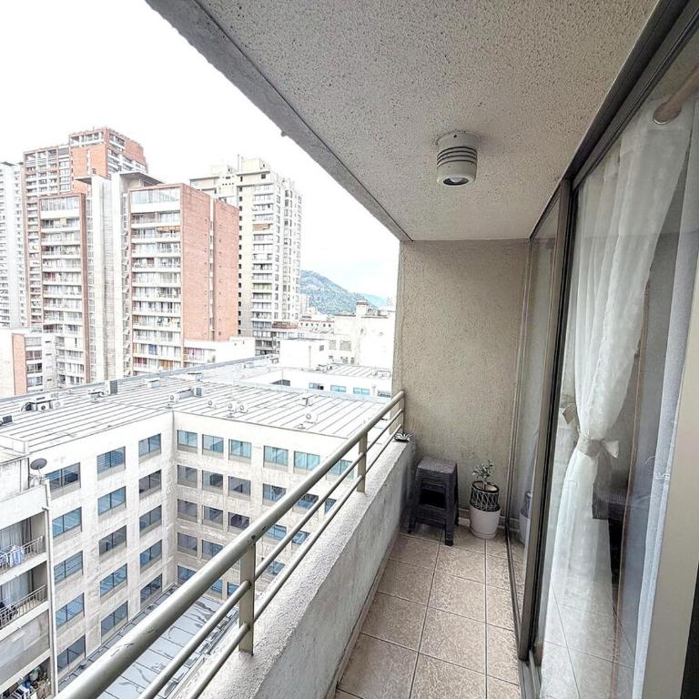 Apartment with AC Terrace Metro Lines 2 y 3 y 5 Tourism Work - One-Bedroom Apartment - 19