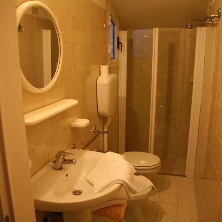 Hotel Giovanna - Chambre Familiale (5 Adultes) - Annexe - 3