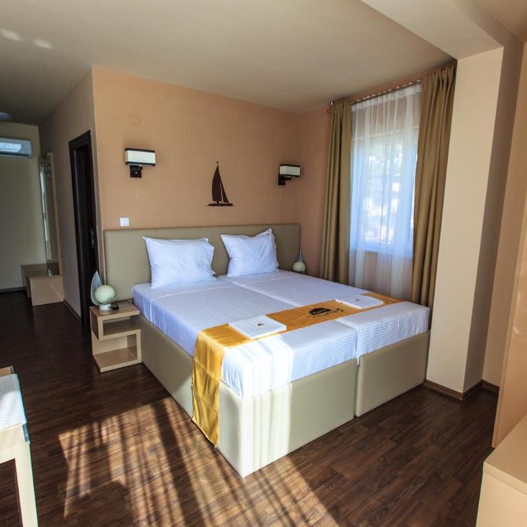 Atlantic Hotel - Two-Bedroom Apartment - 75