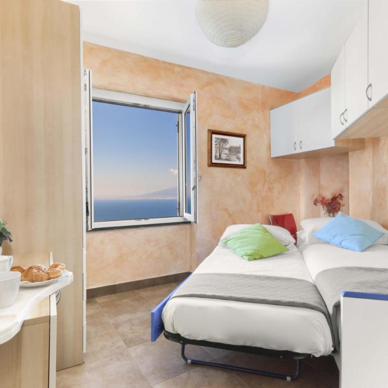 Spacious Sorrento Villa with Pool, Jacuzzi & Panoramic Sea View - Villa - 26