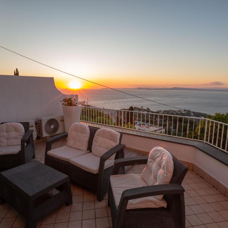 Spacious Sorrento Villa with Pool, Jacuzzi & Panoramic Sea View - Villa - 11
