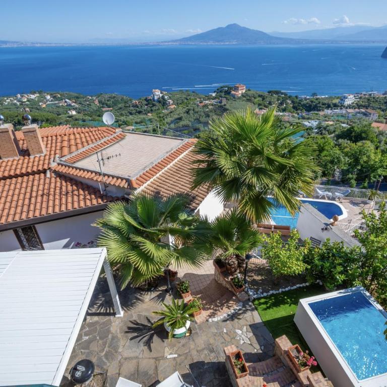 Spacious Sorrento Villa with Pool, Jacuzzi & Panoramic Sea View - Villa - 5