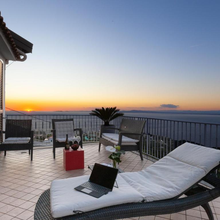 Spacious Sorrento Villa with Pool, Jacuzzi & Panoramic Sea View - Villa - 6