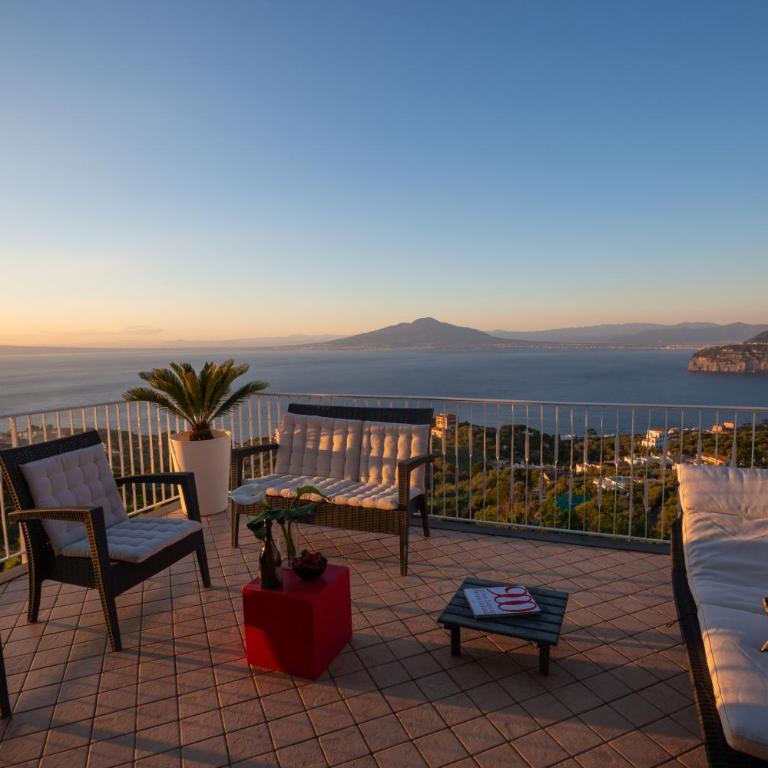 Spacious Sorrento Villa with Pool, Jacuzzi & Panoramic Sea View - Villa - 72