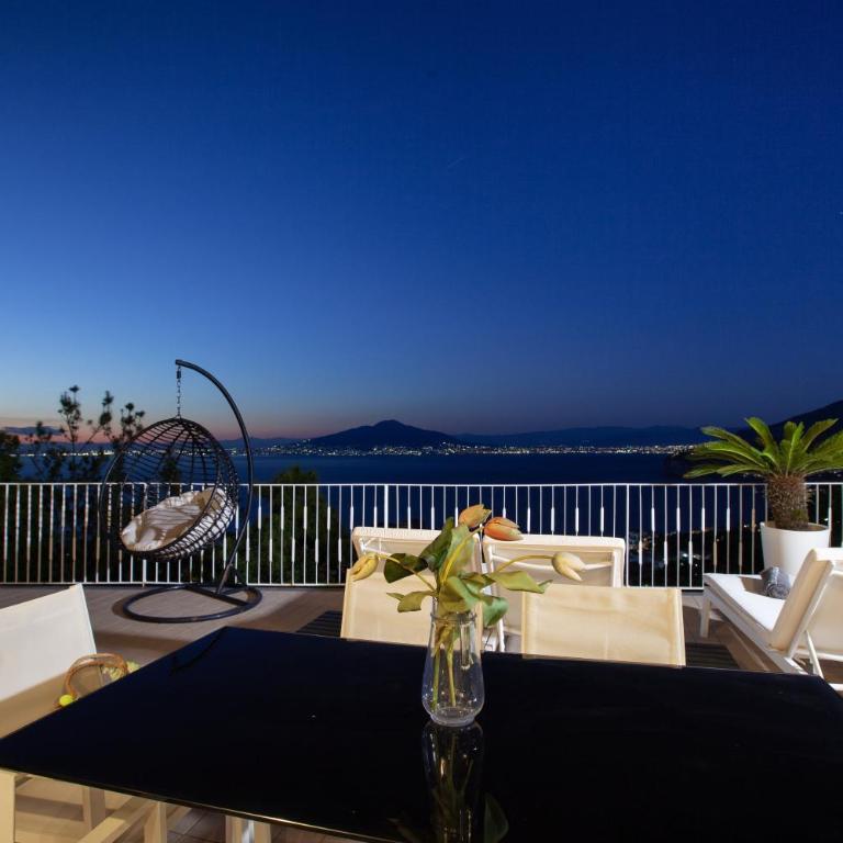 Spacious Sorrento Villa with Pool, Jacuzzi & Panoramic Sea View - Villa - 63